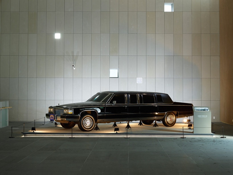 It is a ceremonial vehicle (1992-2009) used for official presidential events.