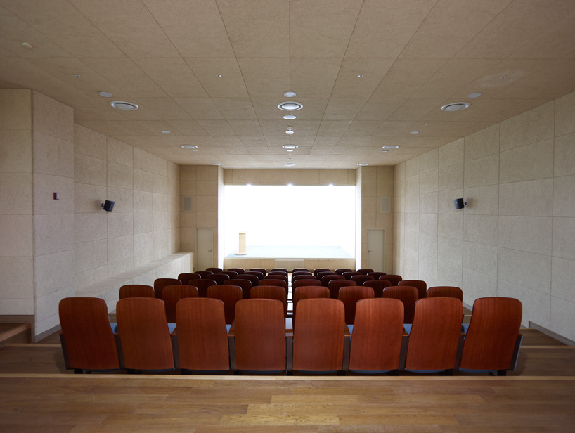 It is a multi-purpose theater that screens videos introducing the Presidential Archives.