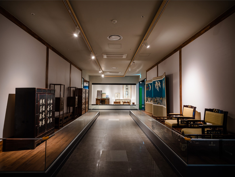 Cheongwadae Sangchunjae and official residence furniture are on display.