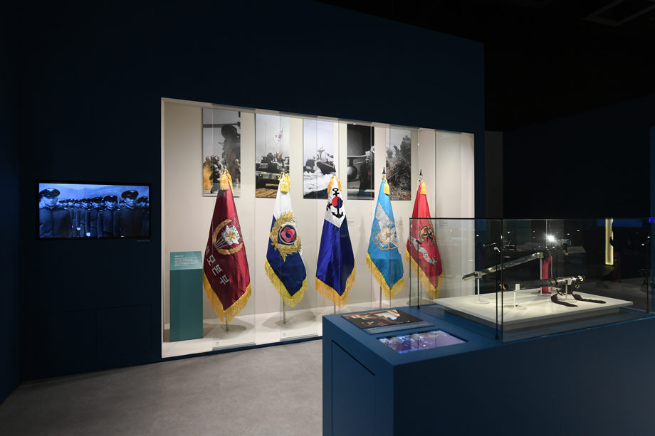 Documents containing emergency orders from the president for national security, military jumpers, and three-pointed swords are on display.
