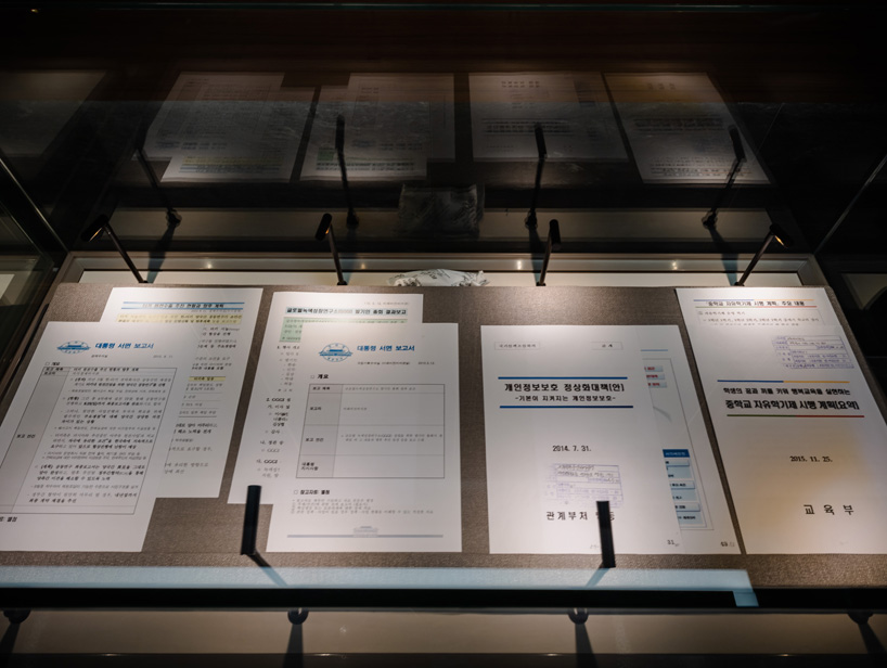 이명박 대통령 ~ 박근혜 대통령 문서가 2건씩 전시되어 있다.