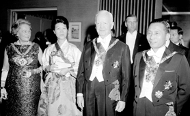 서독 뤼부케 대통령이 주최한 파티 참석(1964년)