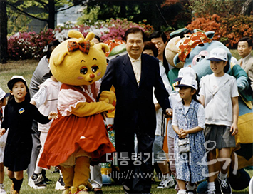 김대중 대통령 77회 어린이날 행사 참석(1999)