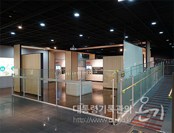 전시관 2층 내부 – 기록관리 프로세스