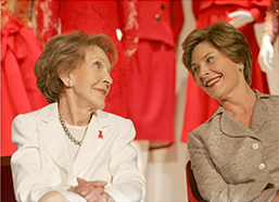 로라 부시 여사와 전(前) 영부인 낸시 레이건 (Nancy Reagan)