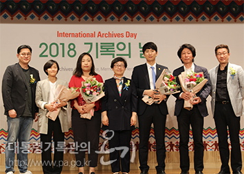 감사패 수여 및 기념 촬영