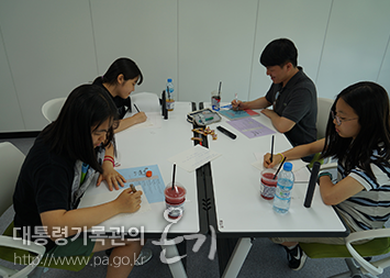 백일장 작품활동 모습 1
