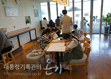 백일장 작품활동 모습 6