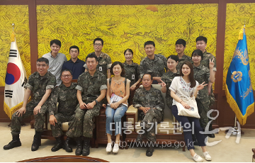 <대통령기록전시관 방문 기념 촬영>
