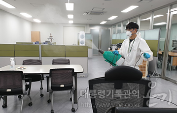 코로나19 방역 실시 - 열람실