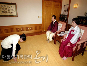 김대중 대통령 내외분 신년 세배받는 모습(2000)